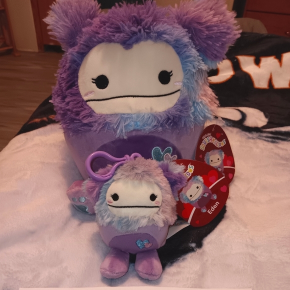 NWT Eden the Valentines Day Bigfoot Squishmallows Bundle 2024 ❤️ - Picture 1 of 4